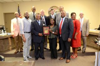 Shirell Oatis-Honora receives key to the city